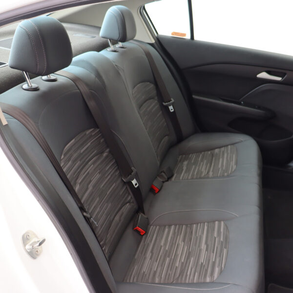 CHEVROLET CAVALIER LS TA 2020 - Image 2